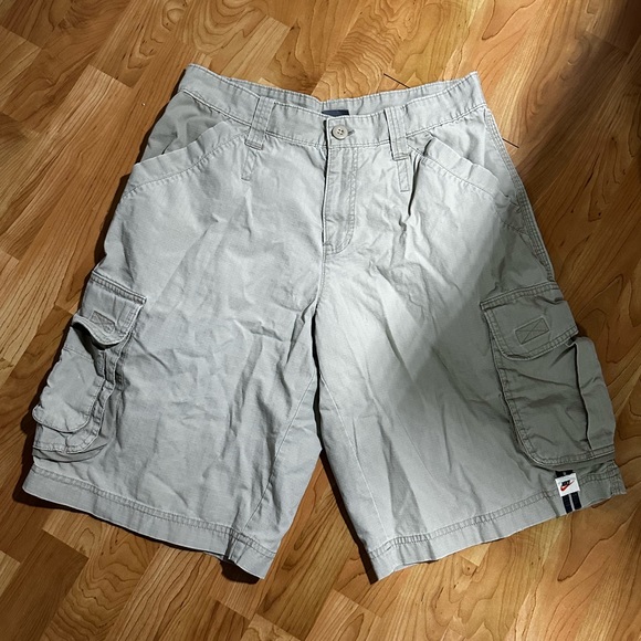 Vintage Nike Cargo Shorts - Picture 2 of 8